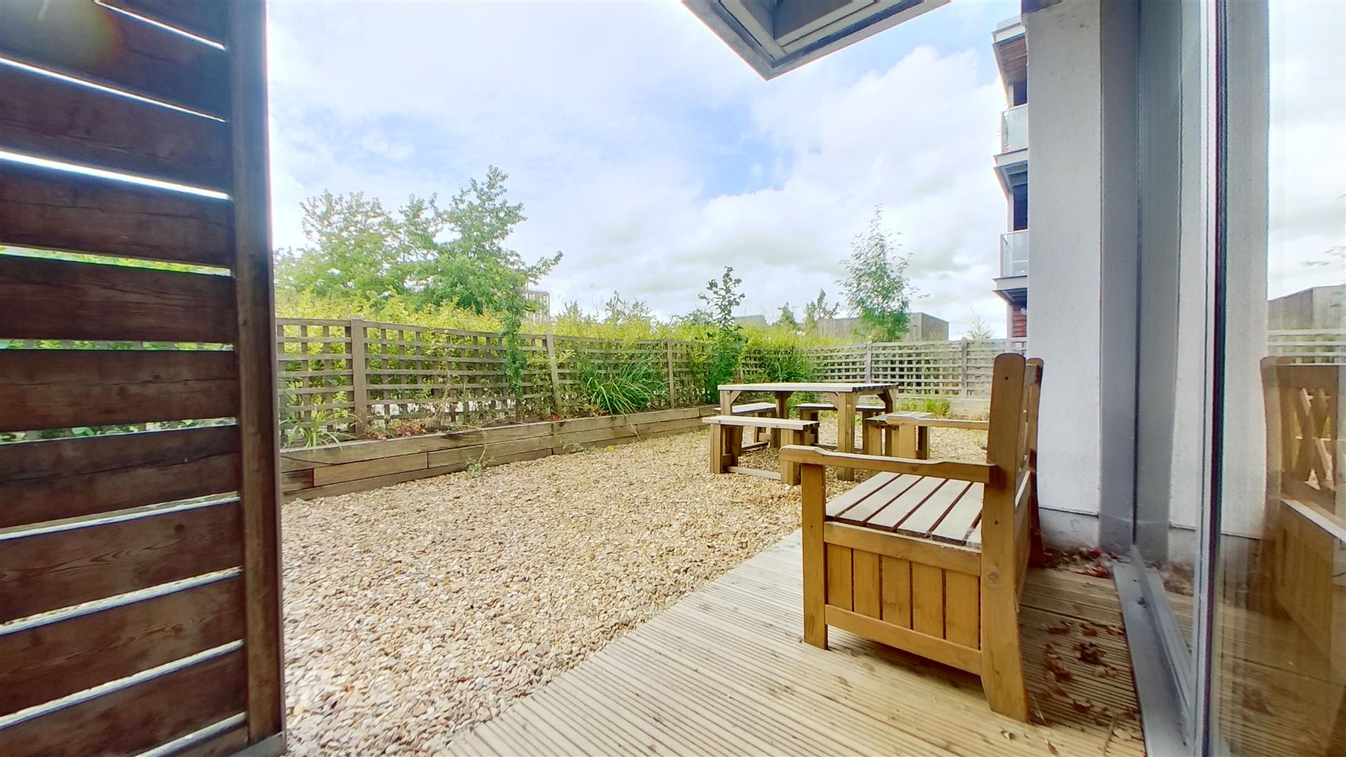 325 South Row, Milton Keynes